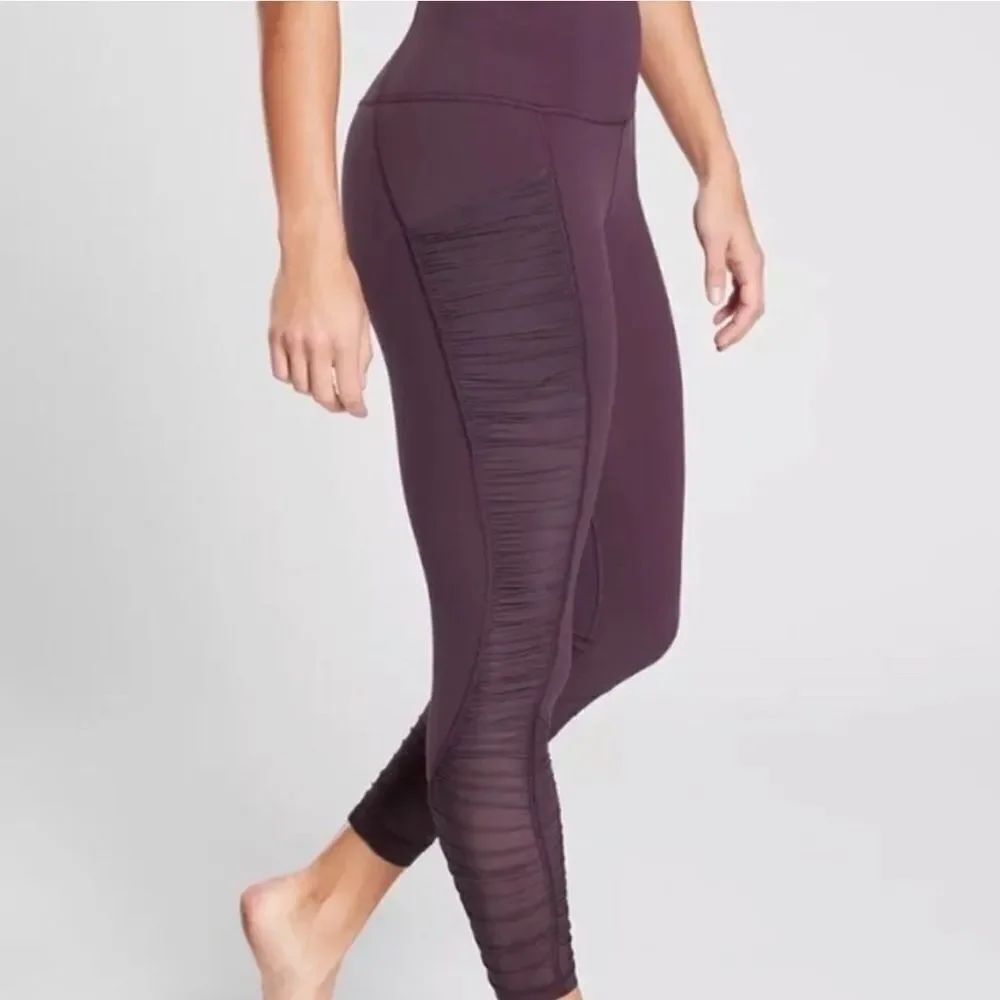 Women’s Athleta Mesh Me Up 7/8 Legging in Purple Size S